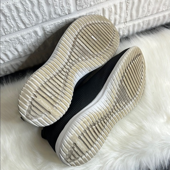 Sketchers Memory Foam Black Slip-On Sneakers - Picture 3 of 3